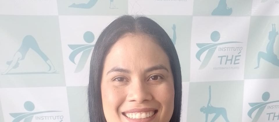 Profissional da equipe do Instituto Thé no espaço da clínica