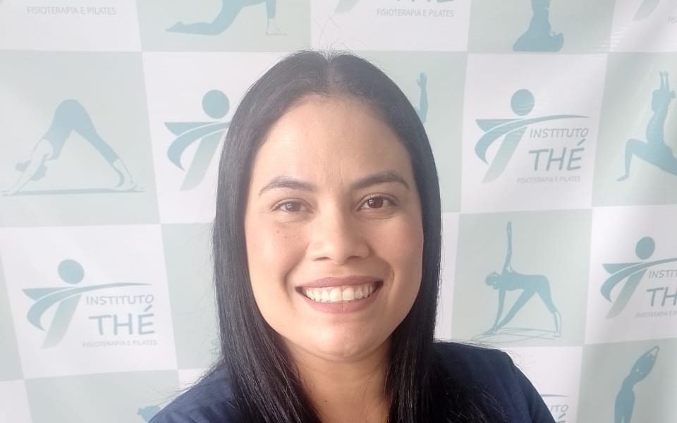 Profissional da equipe do Instituto Thé