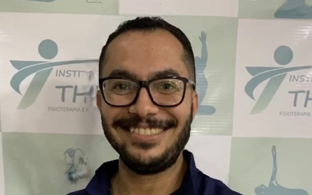 Fisioterapeuta da equipe do Instituto Thé